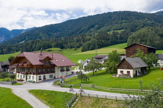 Der Kainreiterhof im Sommer